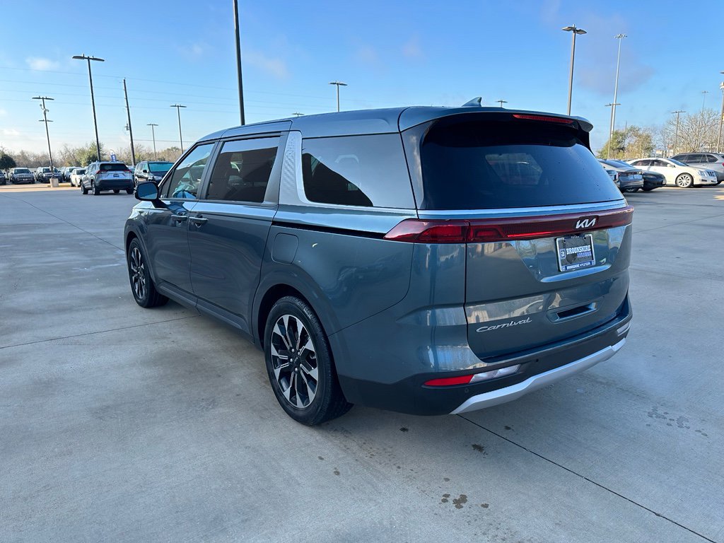 Used 2022 Kia Carnival EX image 7