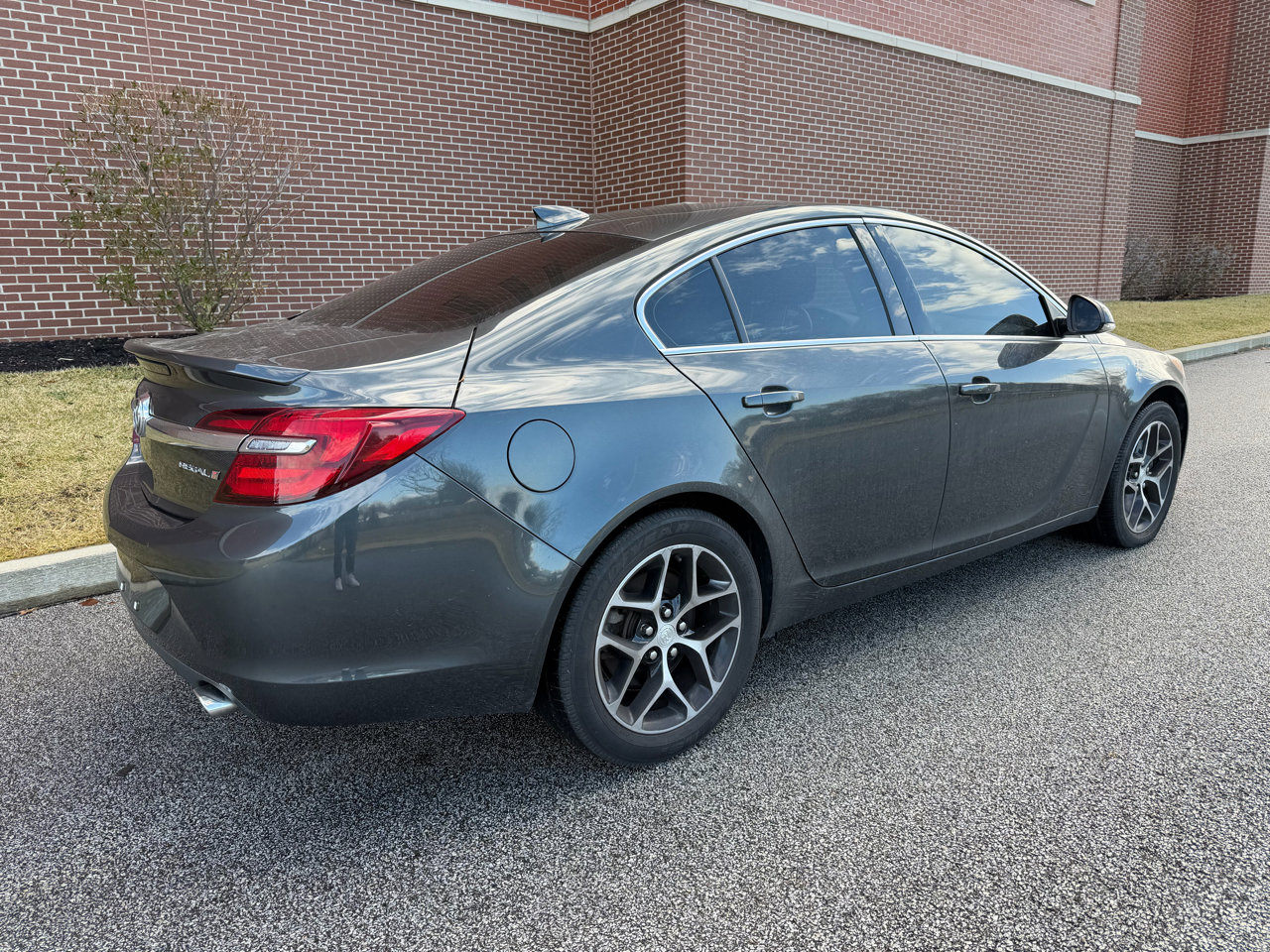 Used 2017 Buick Regal Sport Touring image 11