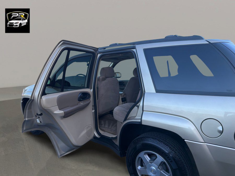 Used 2004 Chevrolet TrailBlazer LS w/ LS Preferred Equipment Group RWD image 11