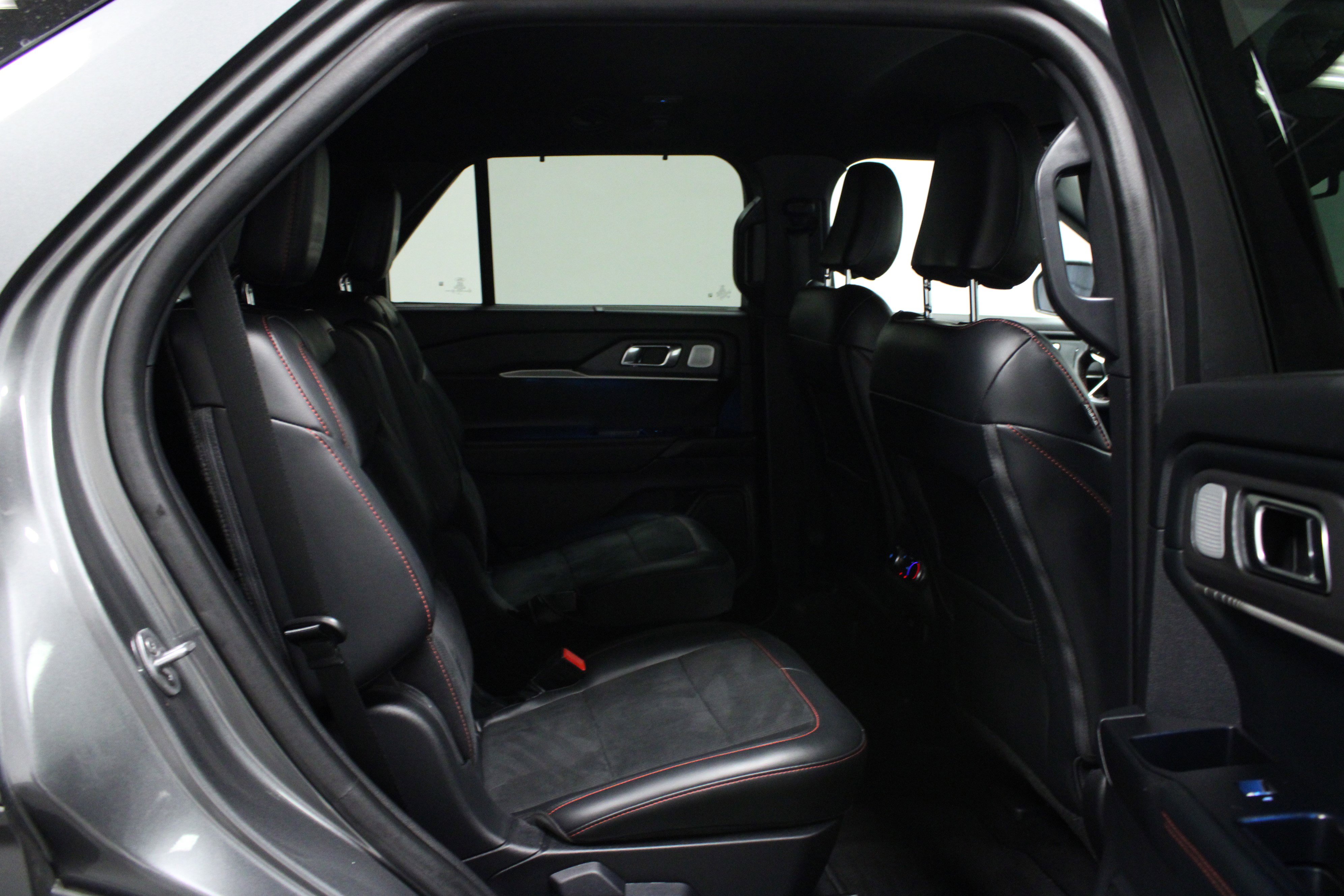 Used 2025 Ford Explorer ST image 16