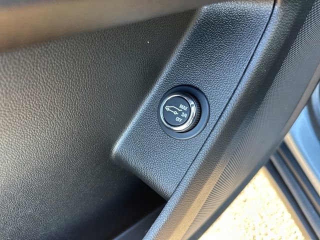 Used 2023 Chevrolet Traverse LT image 11