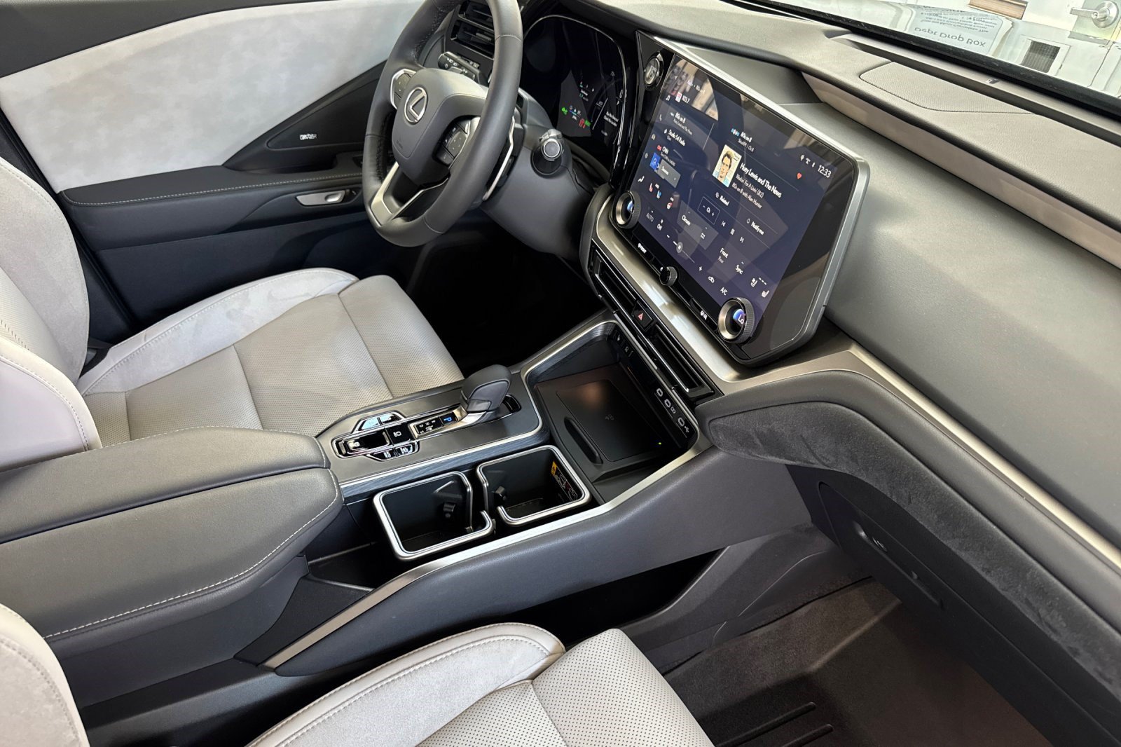 Certified 2026 Lexus TX 550h AWD Plug-In Hybrid w/ Technology Package image 20