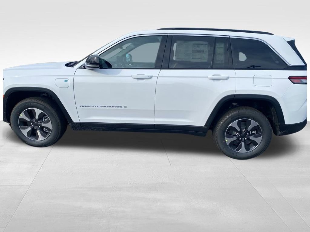 Used 2024 Jeep Grand Cherokee Limited 4xe w/ Trailer Tow Package image 9
