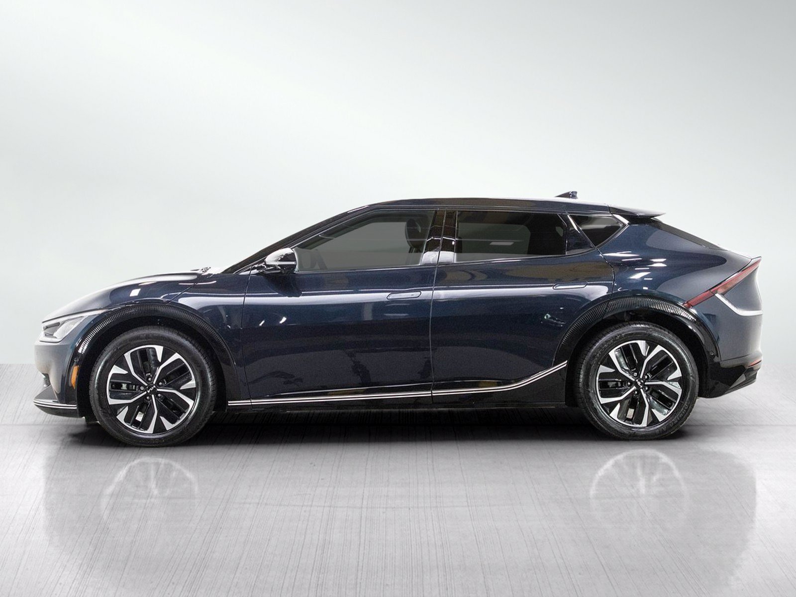 Used 2023 Kia EV6 Wind w/ Wind Technology Package AWD/4WD image 2