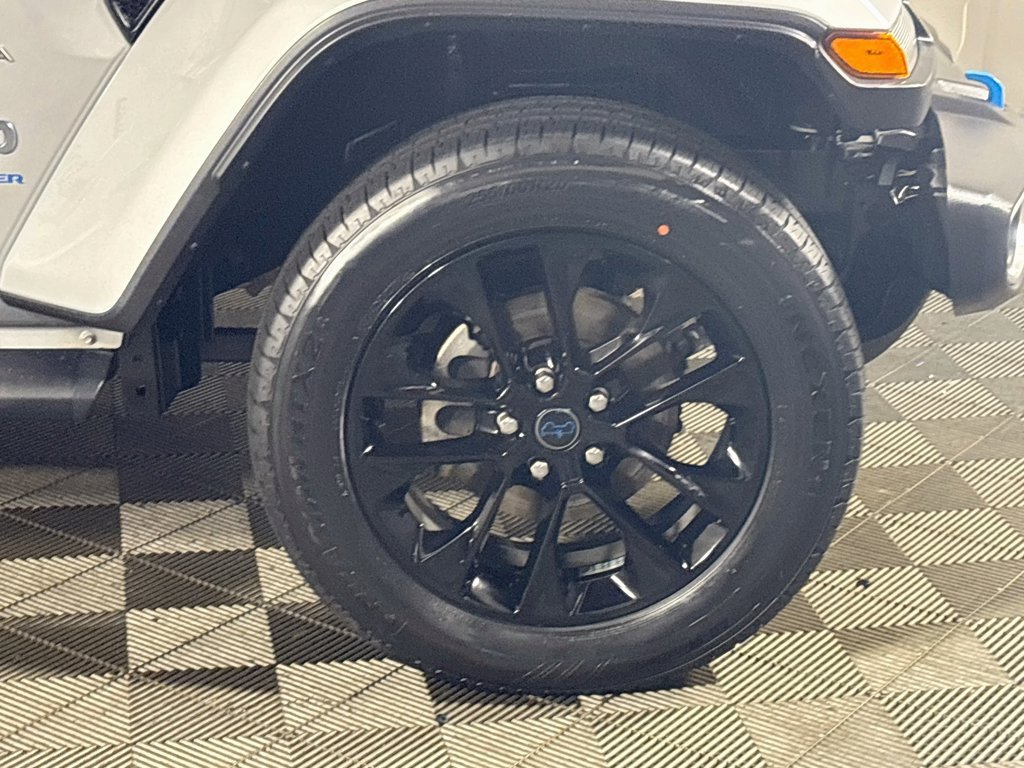 Certified 2024 Jeep Wrangler Unlimited Sahara AWD/4WD image 23
