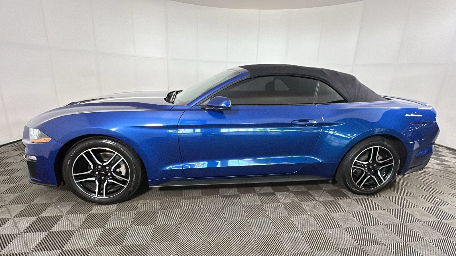 Used 2023 Ford Mustang Premium RWD image 7