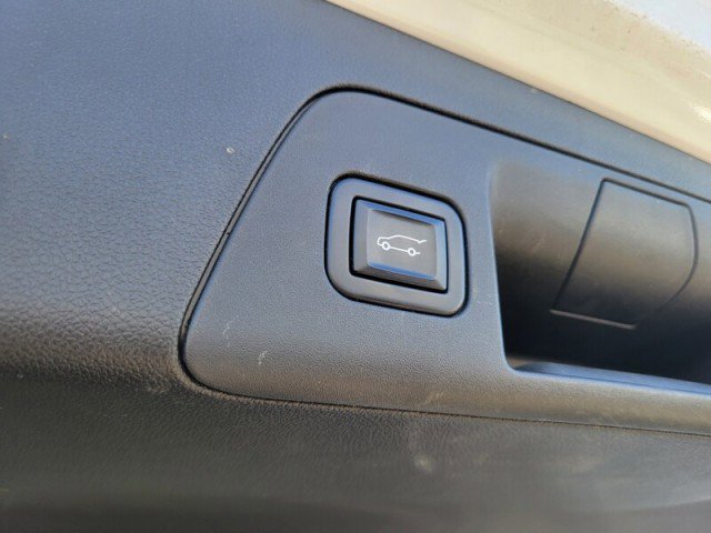 Used 2022 Buick Envision Essence w/ Safety Package image 6