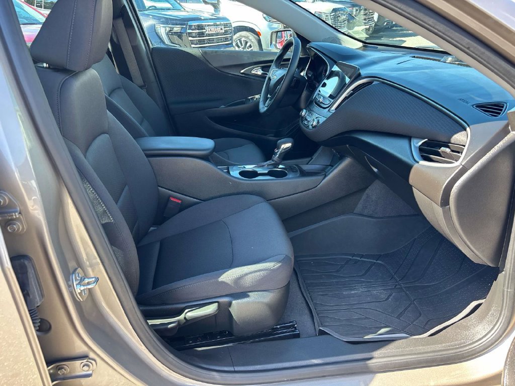Used 2024 Chevrolet Malibu RS w/ LPO, Floor Liner Package FWD image 16