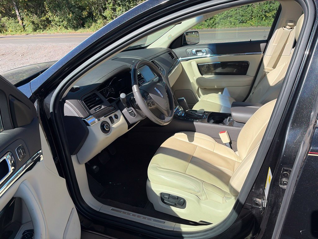 Used 2013 Lincoln MKS AWD image 6
