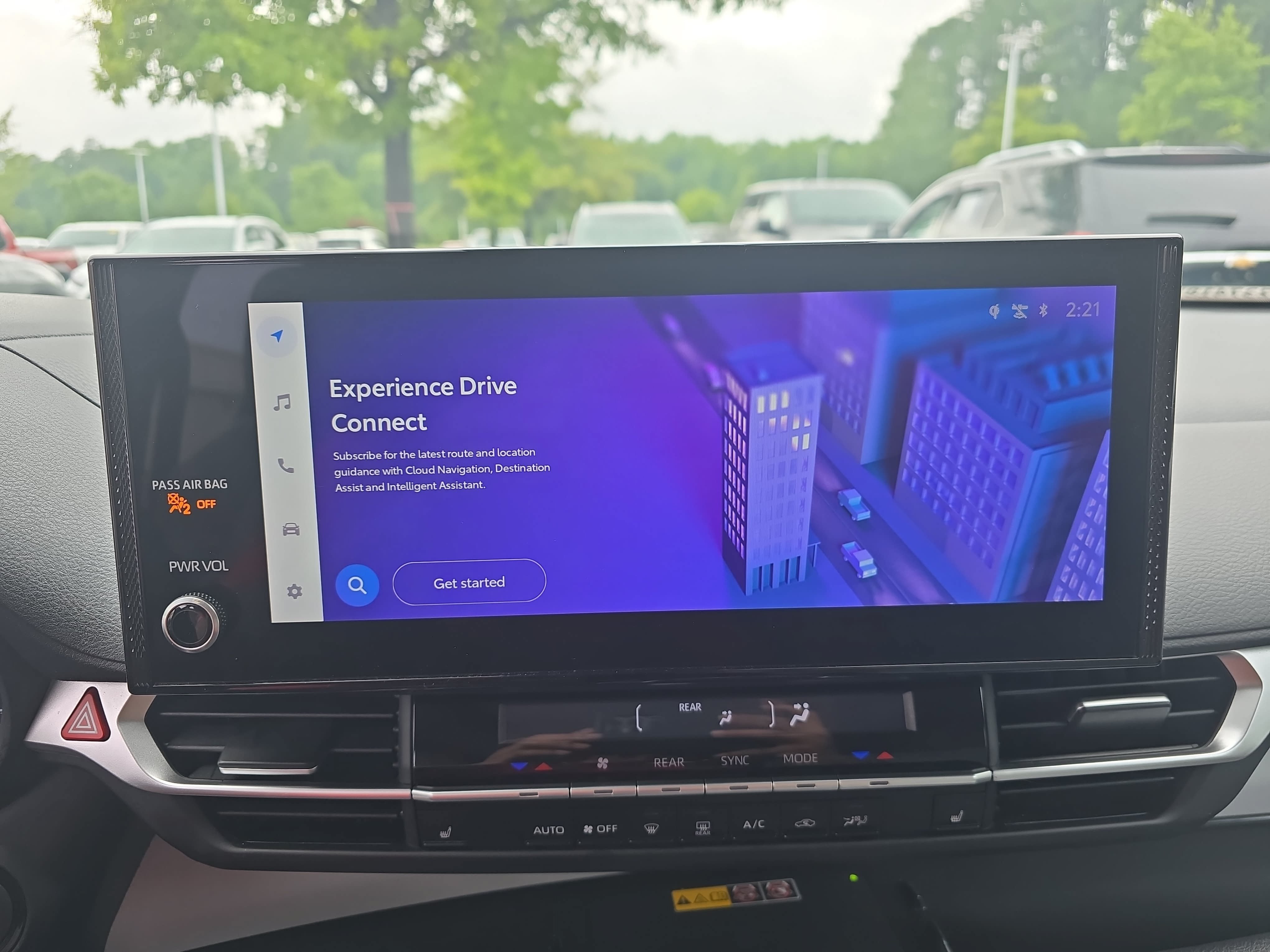 Used 2025 Toyota Sienna XLE FWD image 21