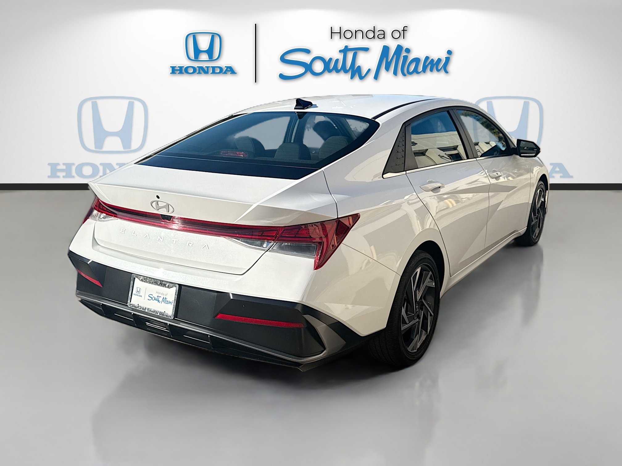 Used 2025 Hyundai Elantra SEL FWD image 7