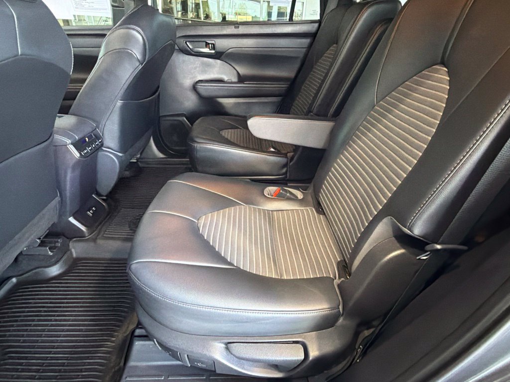 Certified 2021 Toyota Highlander XSE FWD image 35