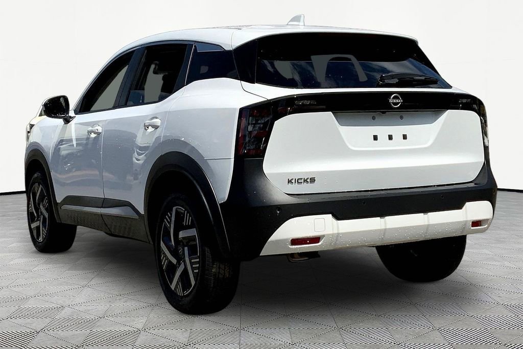 Used 2025 Nissan Kicks SV image 4
