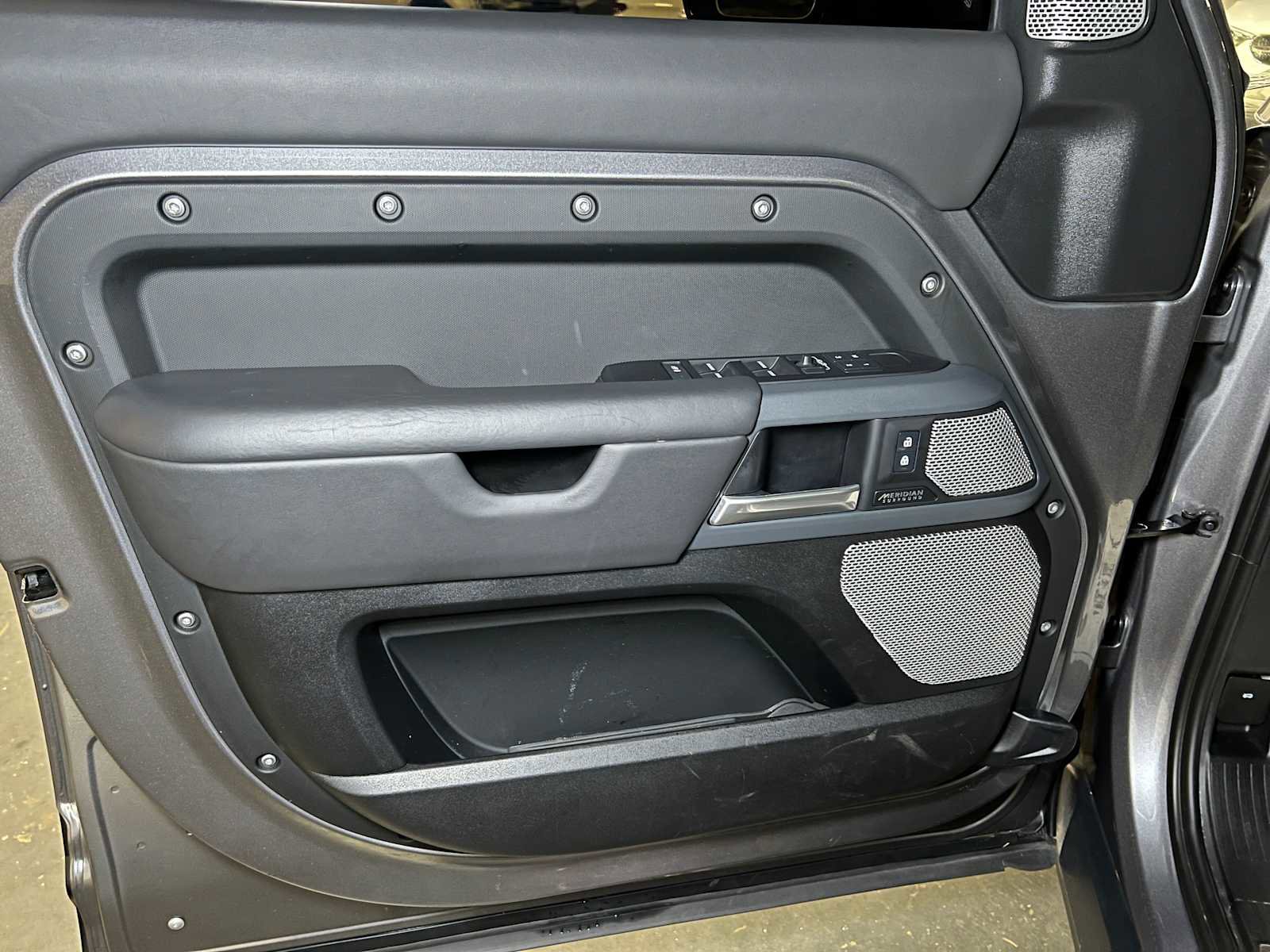 Used 2024 Land Rover Defender 130 X image 21