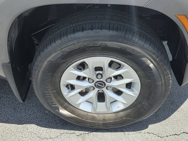 Certified 2024 Nissan Frontier SV w/ Technology Package AWD/4WD image 18