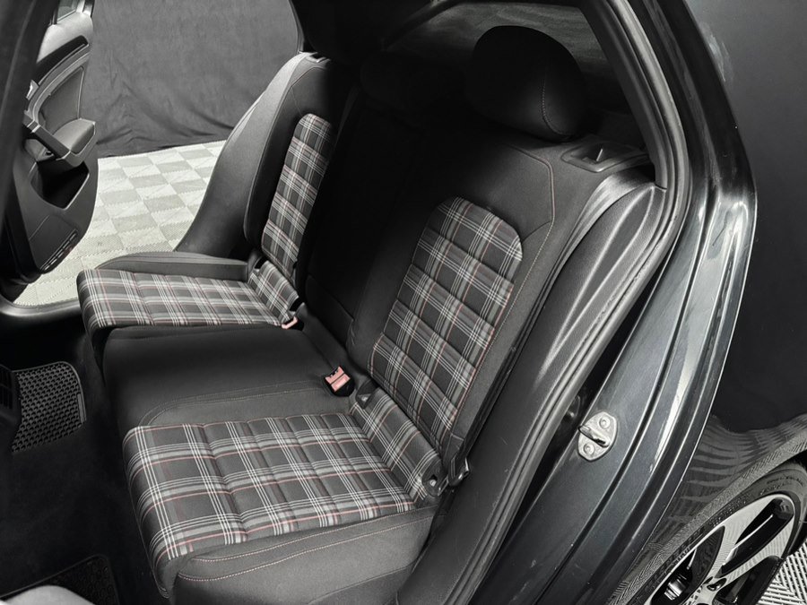 Used 2016 Volkswagen GTI SE image 33
