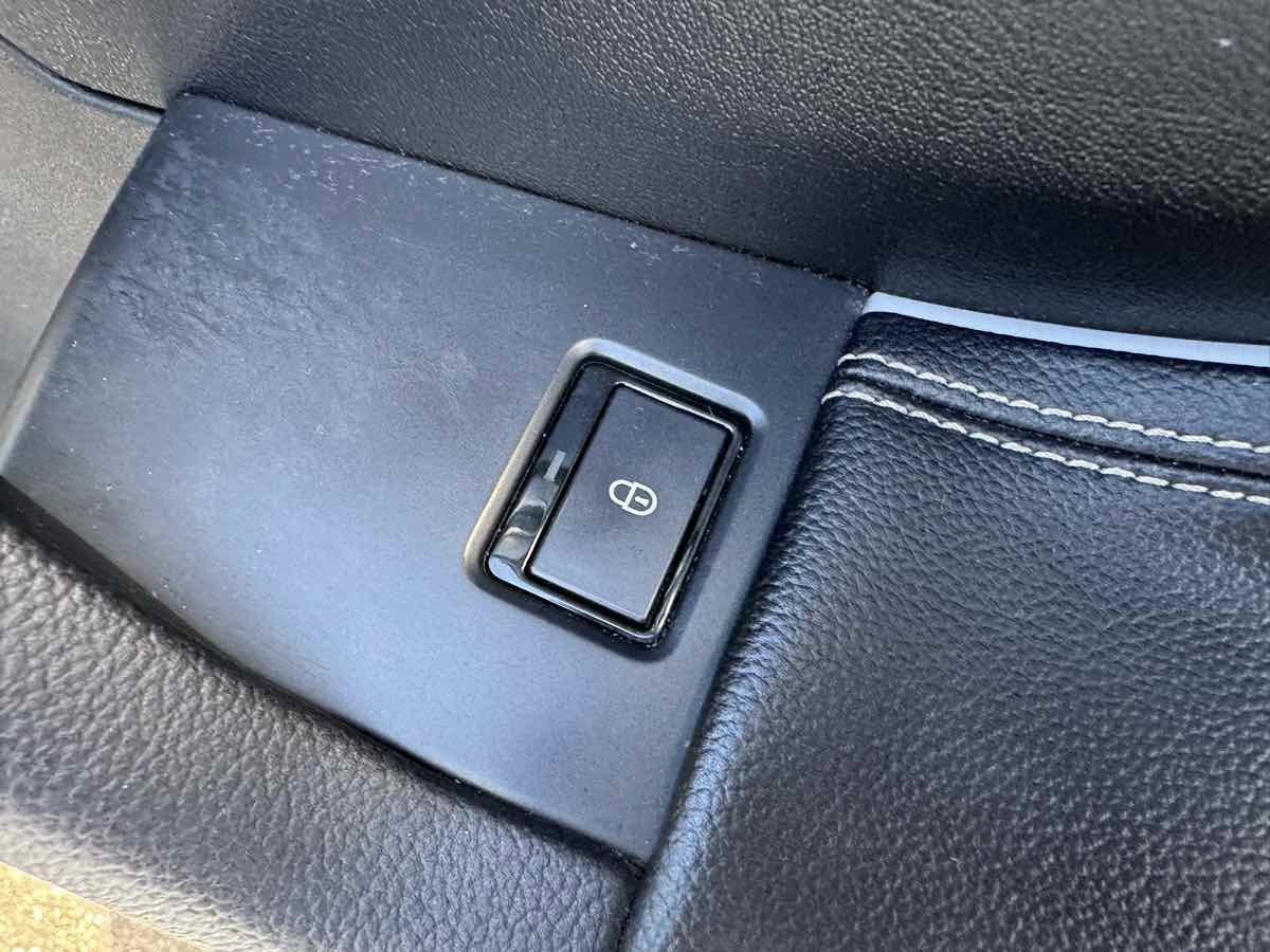 Used 2017 Jaguar F-PACE S image 32