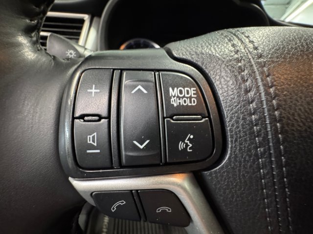 Used 2019 Toyota Highlander XLE AWD/4WD image 20