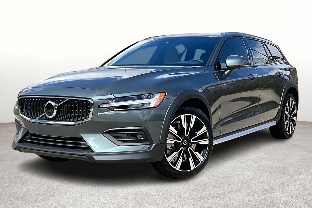 New 2026 Volvo V60 B5 Cross Country Ultra image 2