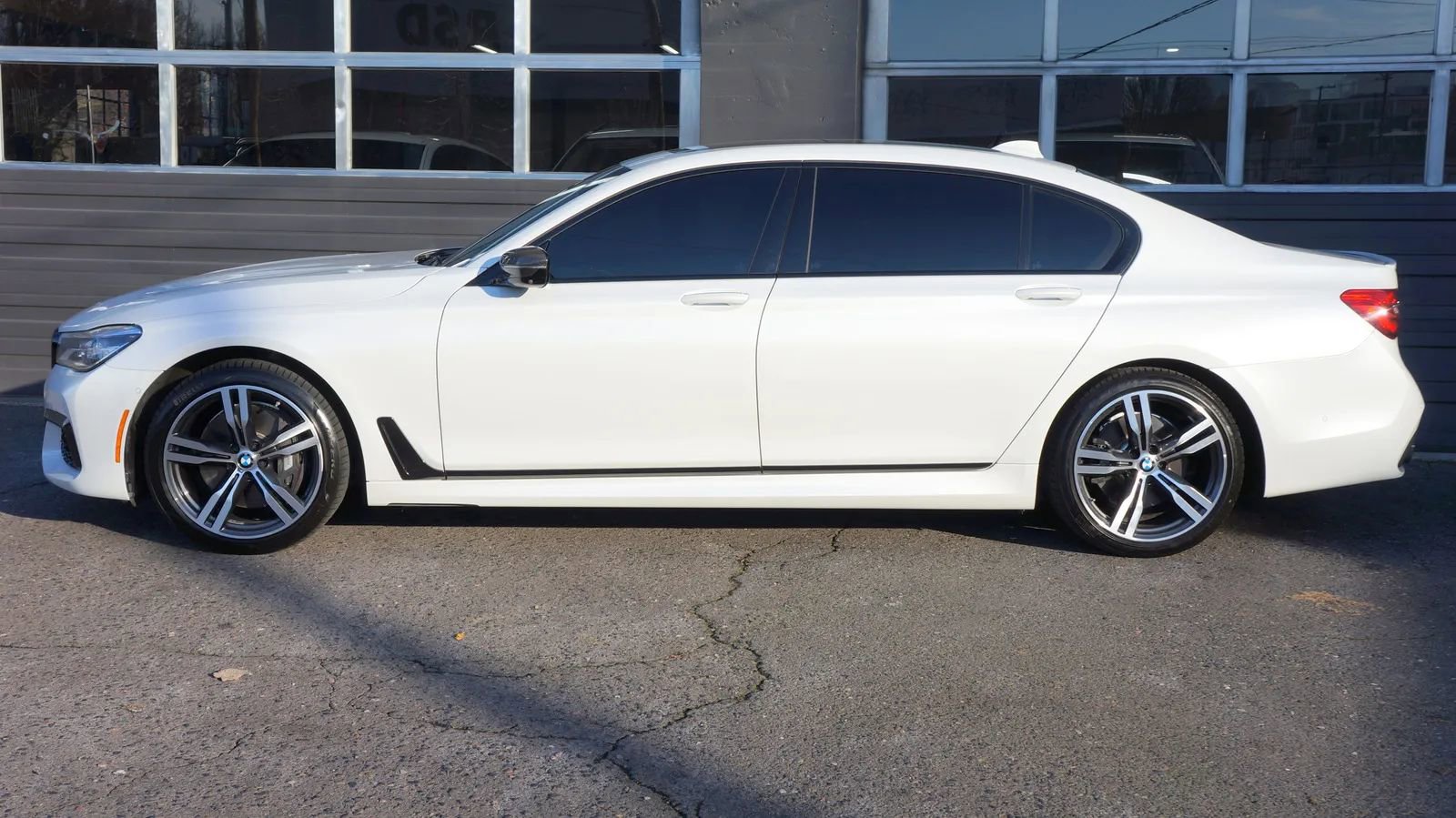 Used 2016 BMW 750i xDrive 750i xDrive Sedan 4D image 2