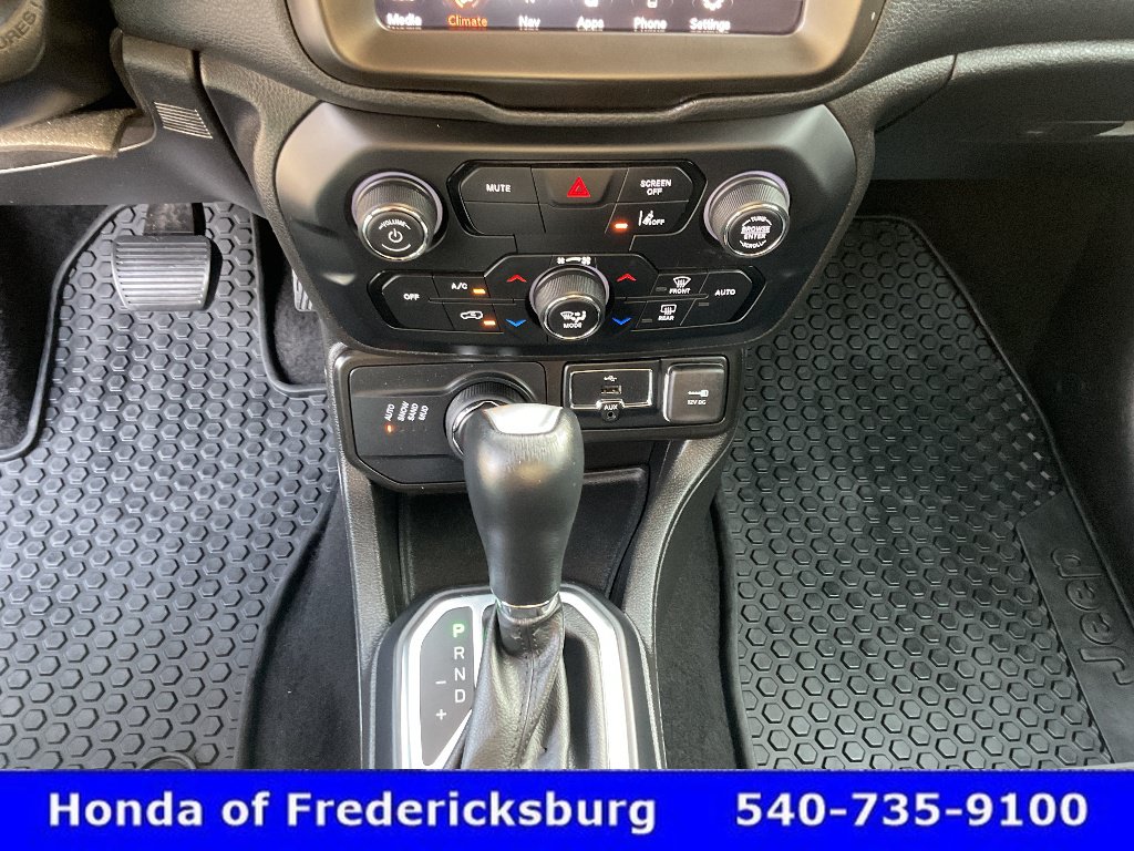 Used 2023 Jeep Renegade Latitude AWD/4WD image 34