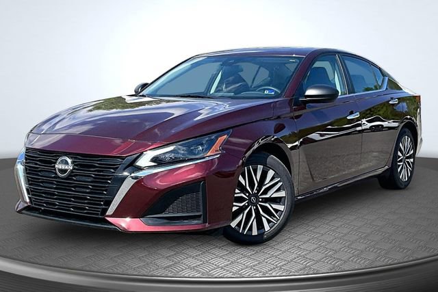 Used 2024 Nissan Altima 2.5 SV FWD image 1