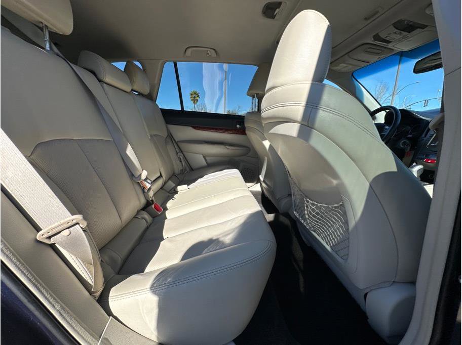 Used 2012 Subaru Outback 3.6R Limited w/ Moonroof Pkg image 12