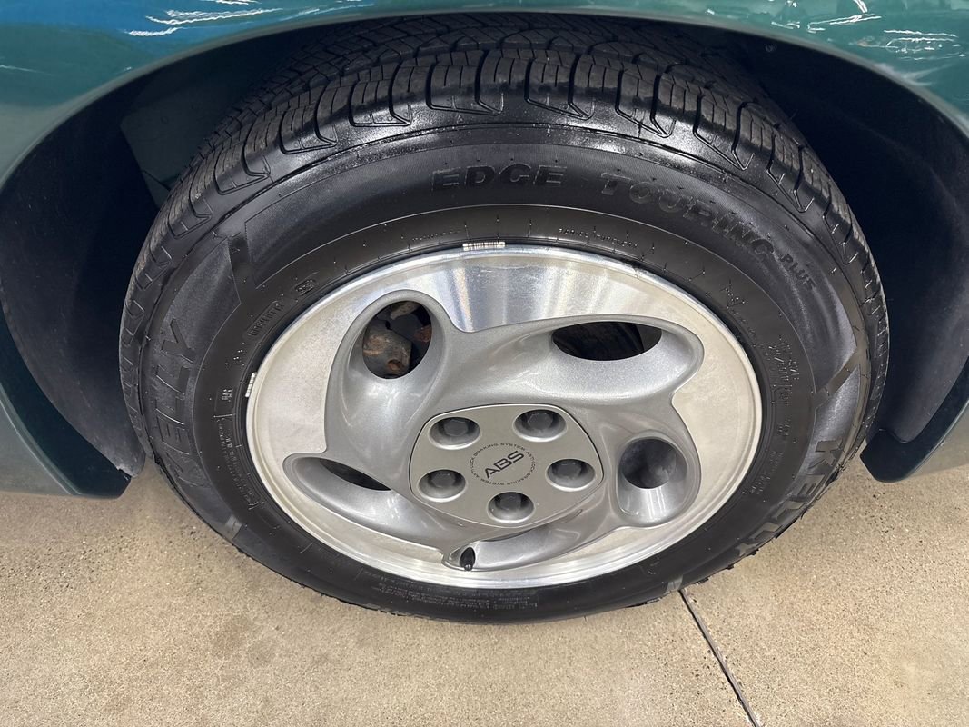 Used 1994 Pontiac Firebird Coupe image 31