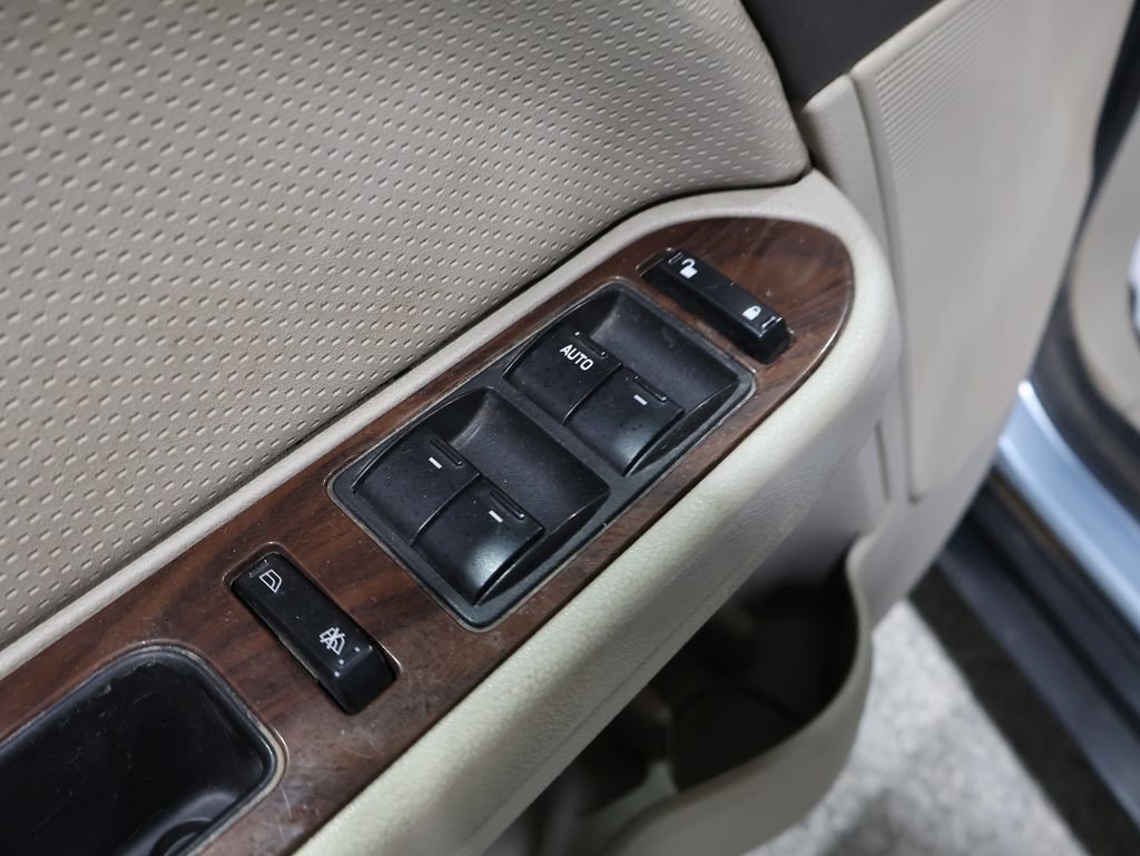 Used 2008 Ford Taurus SEL image 17