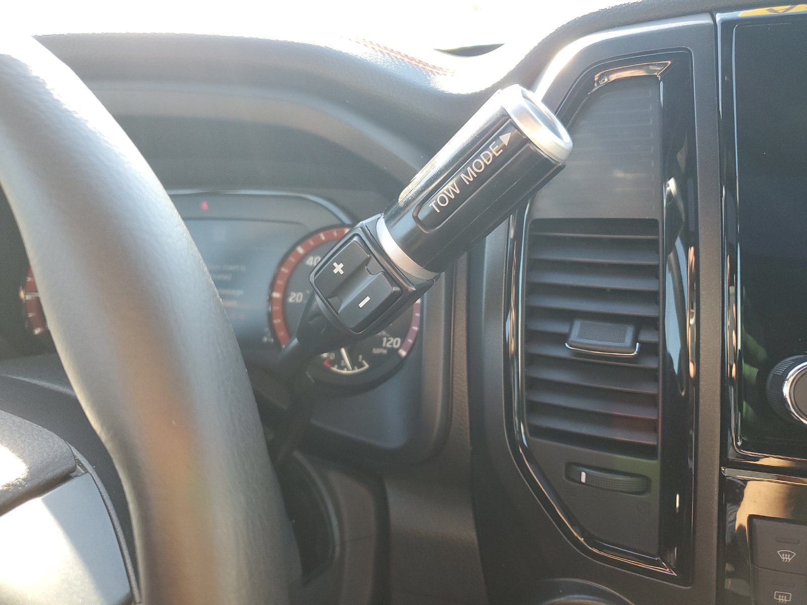 Used 2024 Nissan Titan PRO-4X w/ Pro-4x Convenience Package AWD/4WD image 25