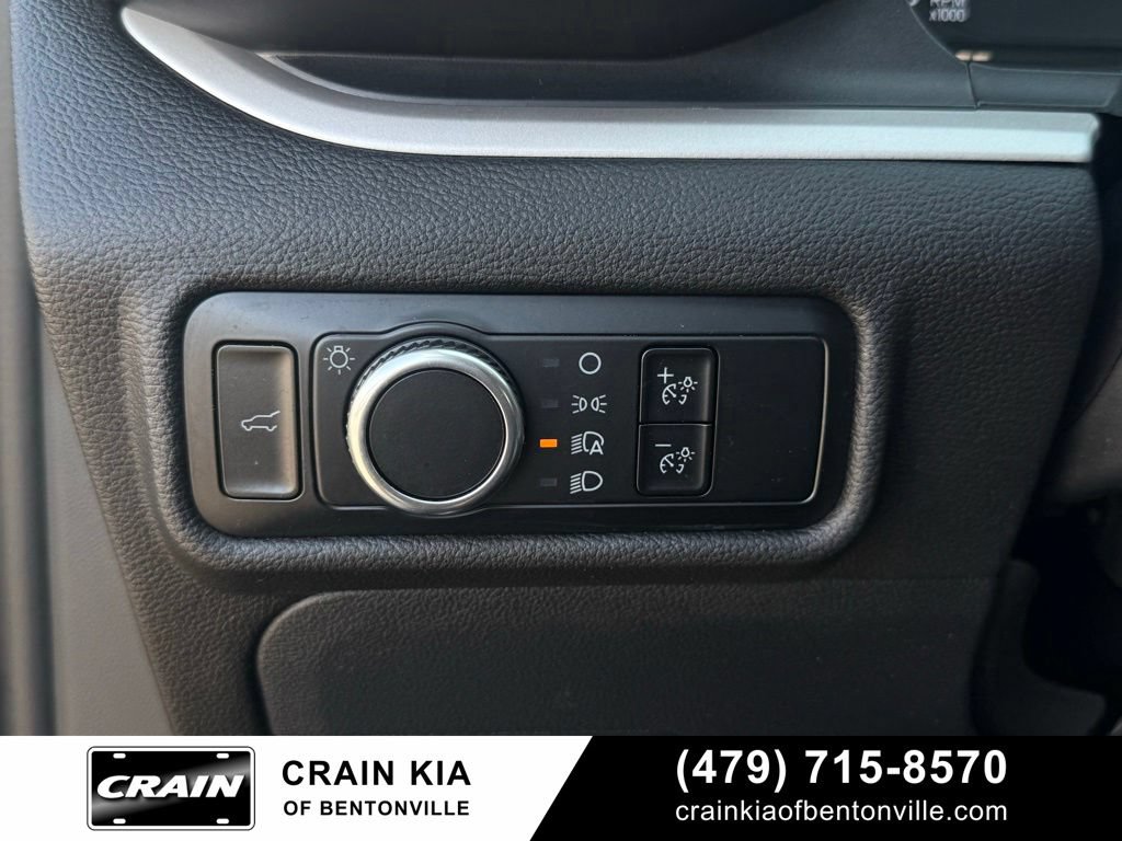 Used 2023 Ford Explorer XLT RWD image 12
