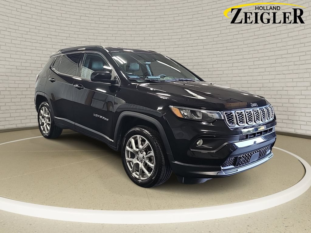 Used 2024 Jeep Compass Latitude AWD/4WD image 3
