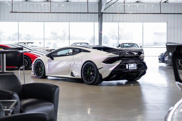 Used 2024 Lamborghini Huracan Tecnica image 28
