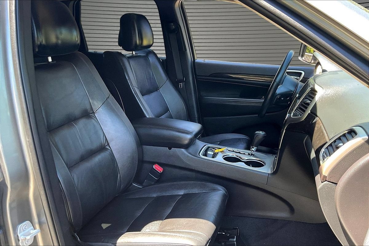 Used 2013 Jeep Grand Cherokee Laredo AWD/4WD image 26