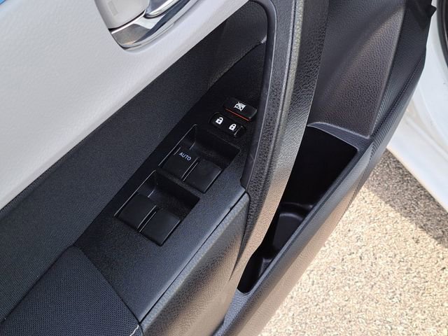 Used 2016 Toyota Corolla LE image 15