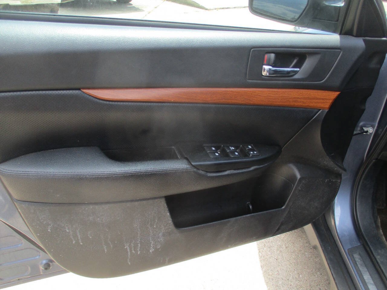 Used 2013 Subaru Outback 2.5i Limited AWD/4WD image 10