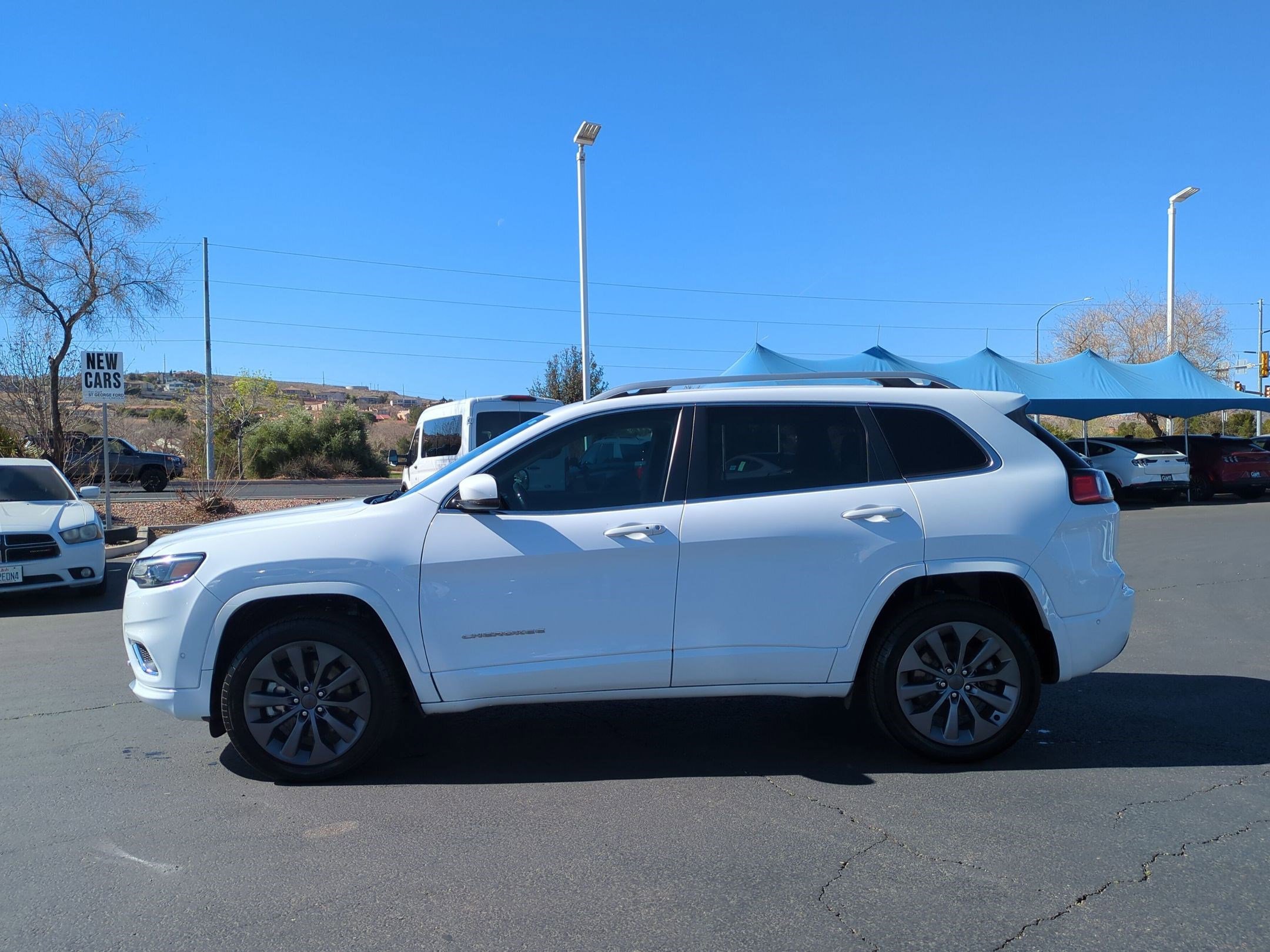 Used 2019 Jeep Cherokee Overland w/ Technology Group image 6