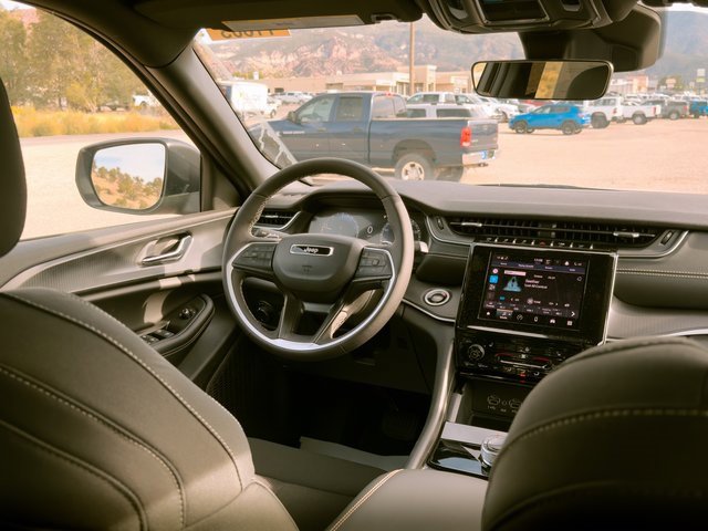 New 2025 Jeep Grand Cherokee L Laredo w/ Luxury Tech Group I image 19