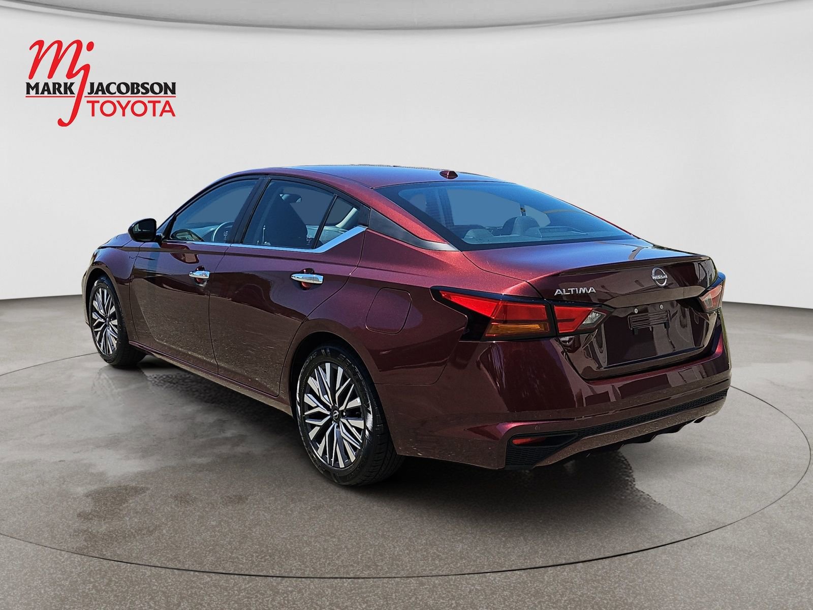 Used 2025 Nissan Altima 2.5 SV FWD image 8