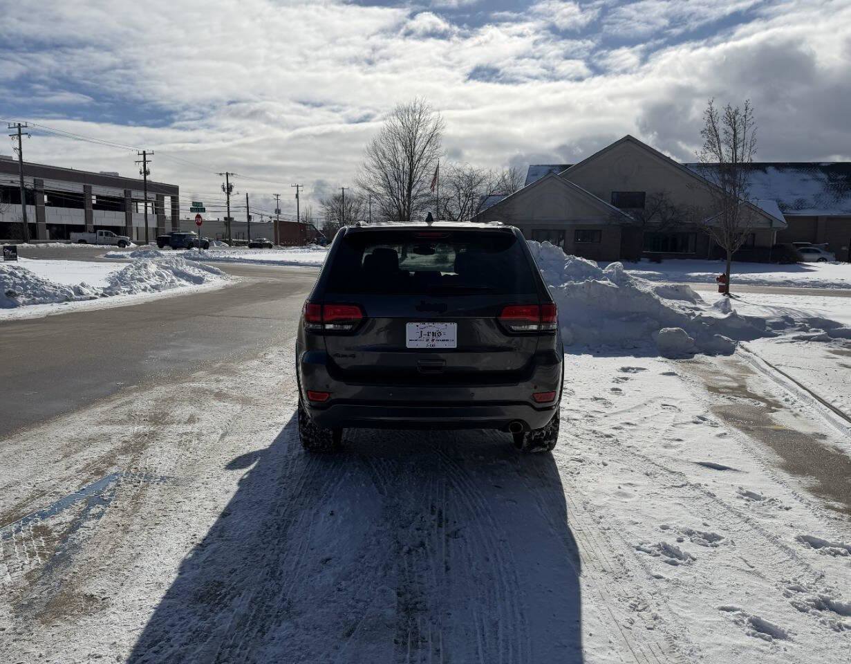 Used 2018 Jeep Grand Cherokee Altitude image 7