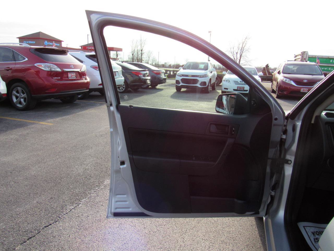 Used 2008 Ford Focus SE image 12