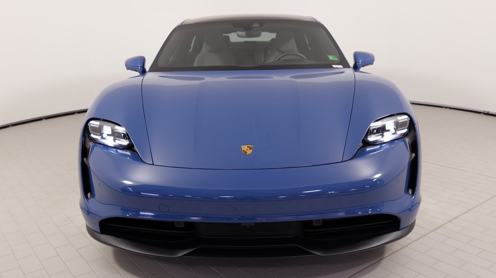 Used 2023 Porsche Taycan image 5