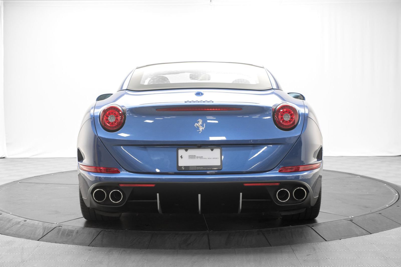 Used 2016 Ferrari California T RWD image 12