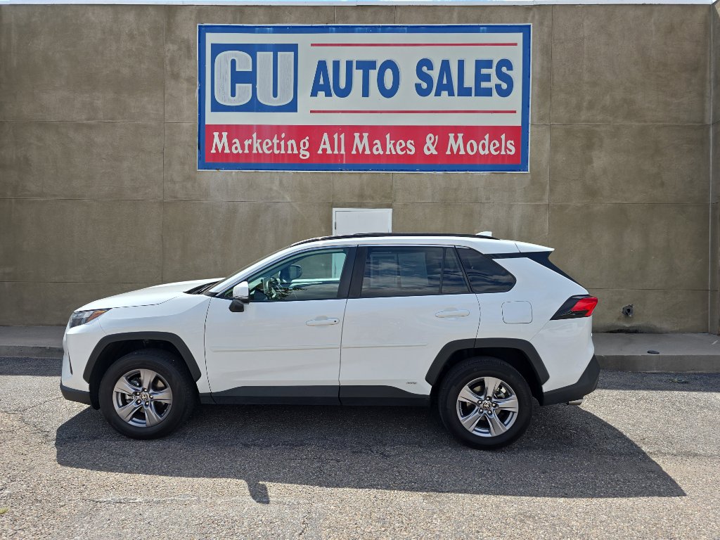 Used 2023 Toyota RAV4 LE image 4