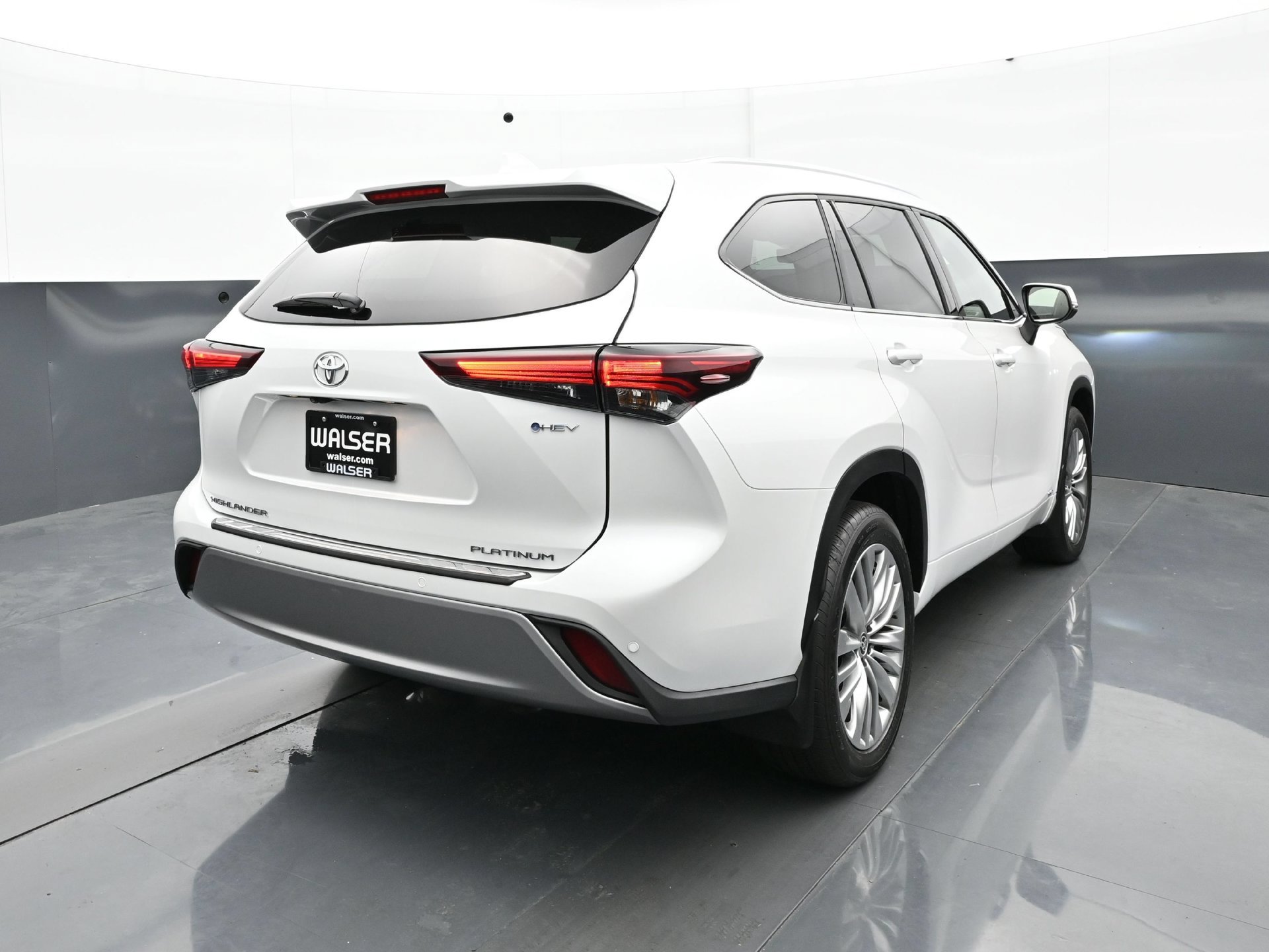 Used 2025 Toyota Highlander Platinum AWD/4WD image 5