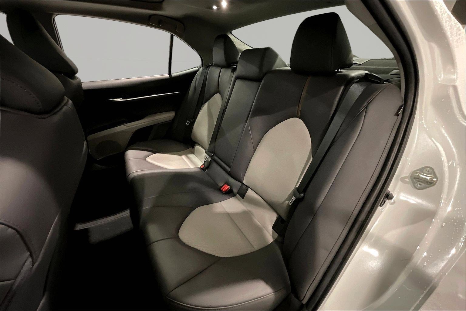 Used 2020 Toyota Camry XLE FWD image 21