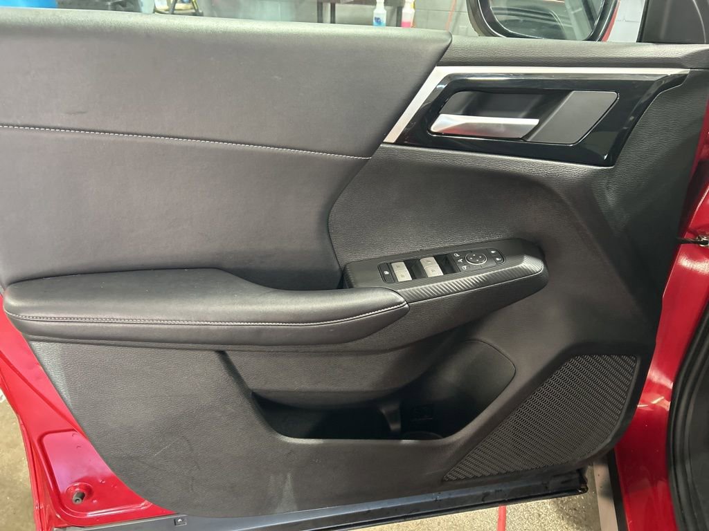 Used 2024 Mitsubishi Outlander SE image 11