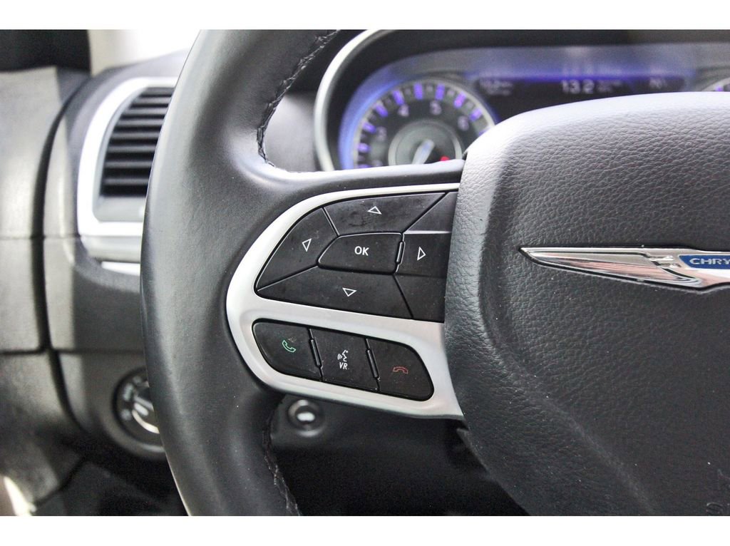 Used 2017 Chrysler 300 Limited image 19