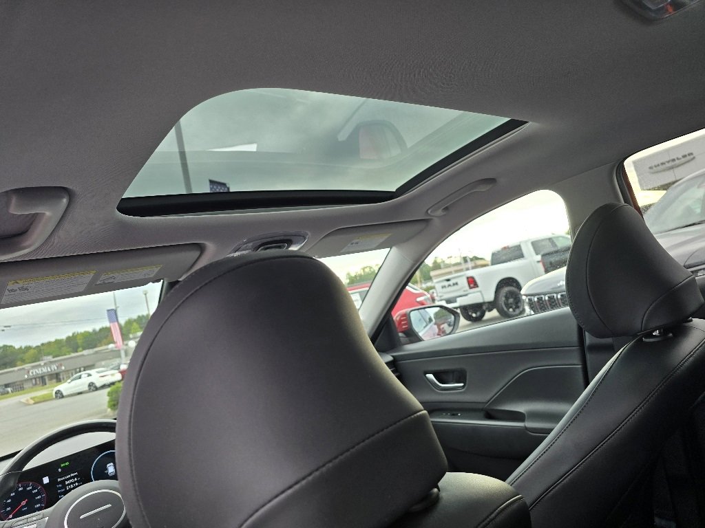 Used 2024 Hyundai Kona Limited image 7