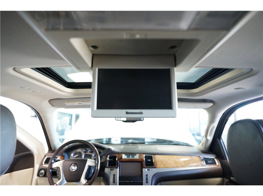 Used 2014 Cadillac Escalade Platinum RWD image 15